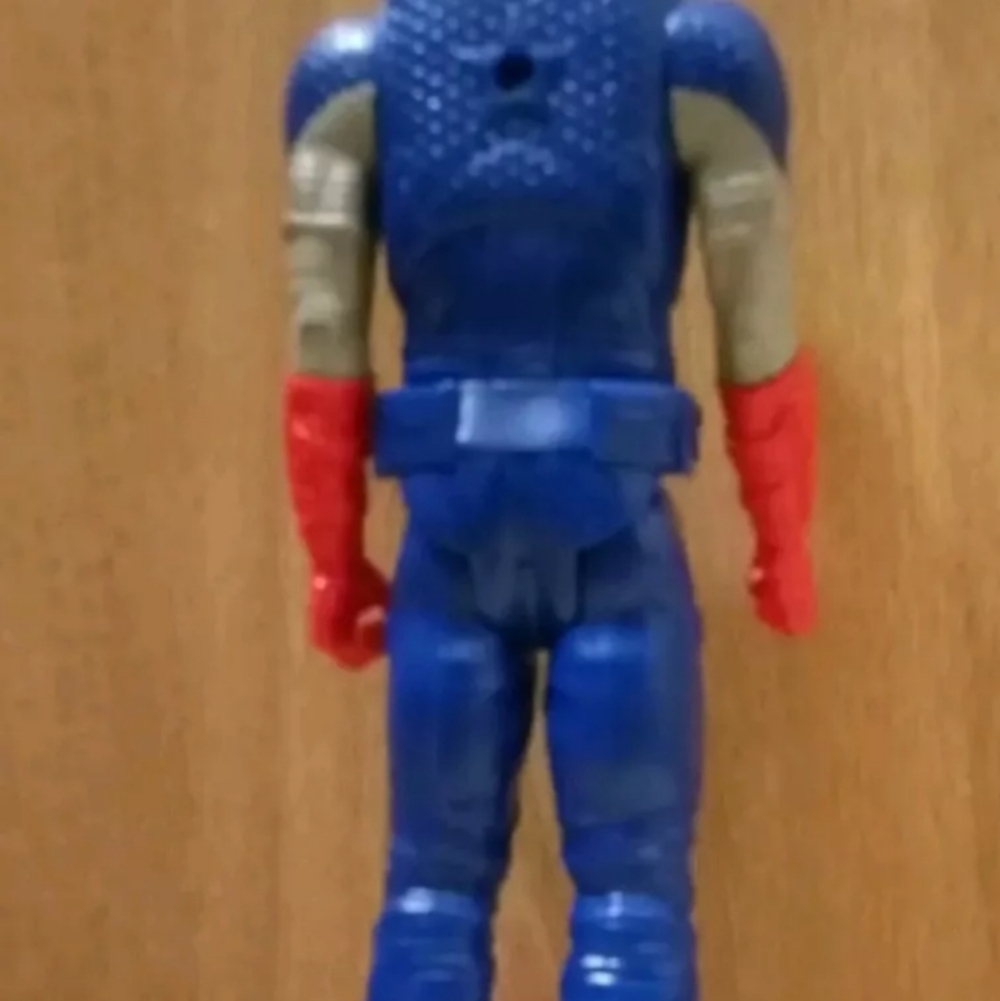 Hasboro & Marvel 2013 & 2014 Captain America - Picture 5 of 5